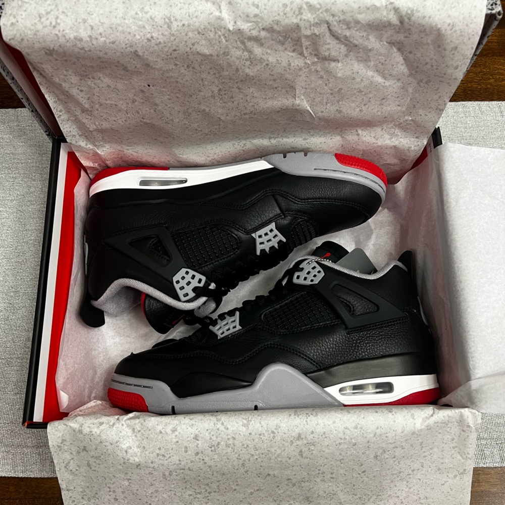 Air Jordan 4 Retro "Bred Reimagined Size 9